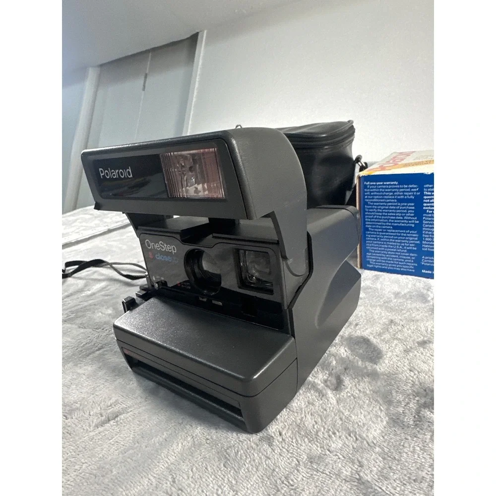 Polaroid OneStep CloseUp Instant Film Camera 600 Series with Box and Case Black